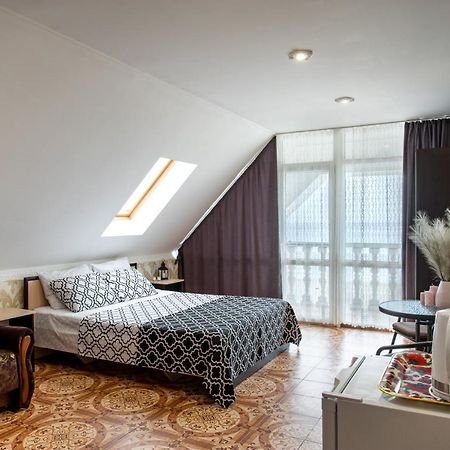Olimp Hotel Zaliznij Port Kültér fotó