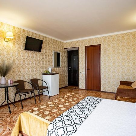 Olimp Hotel Zaliznij Port Kültér fotó