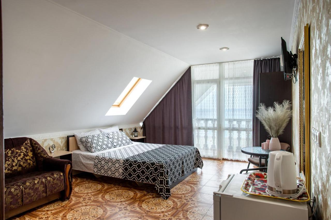 Olimp Hotel Zaliznij Port Kültér fotó
