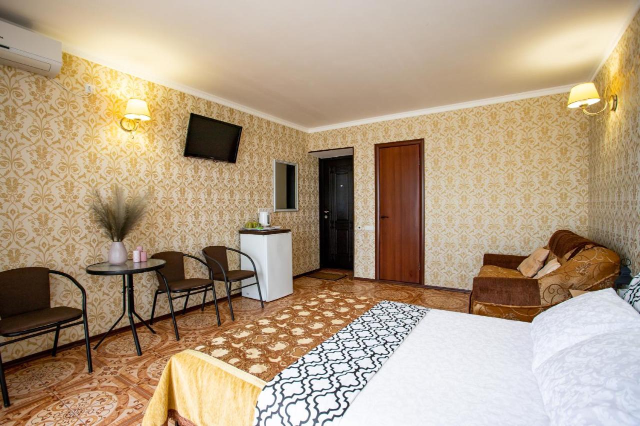 Olimp Hotel Zaliznij Port Kültér fotó