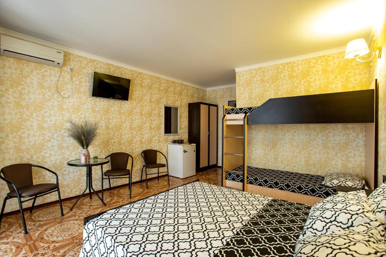 Olimp Hotel Zaliznij Port Kültér fotó