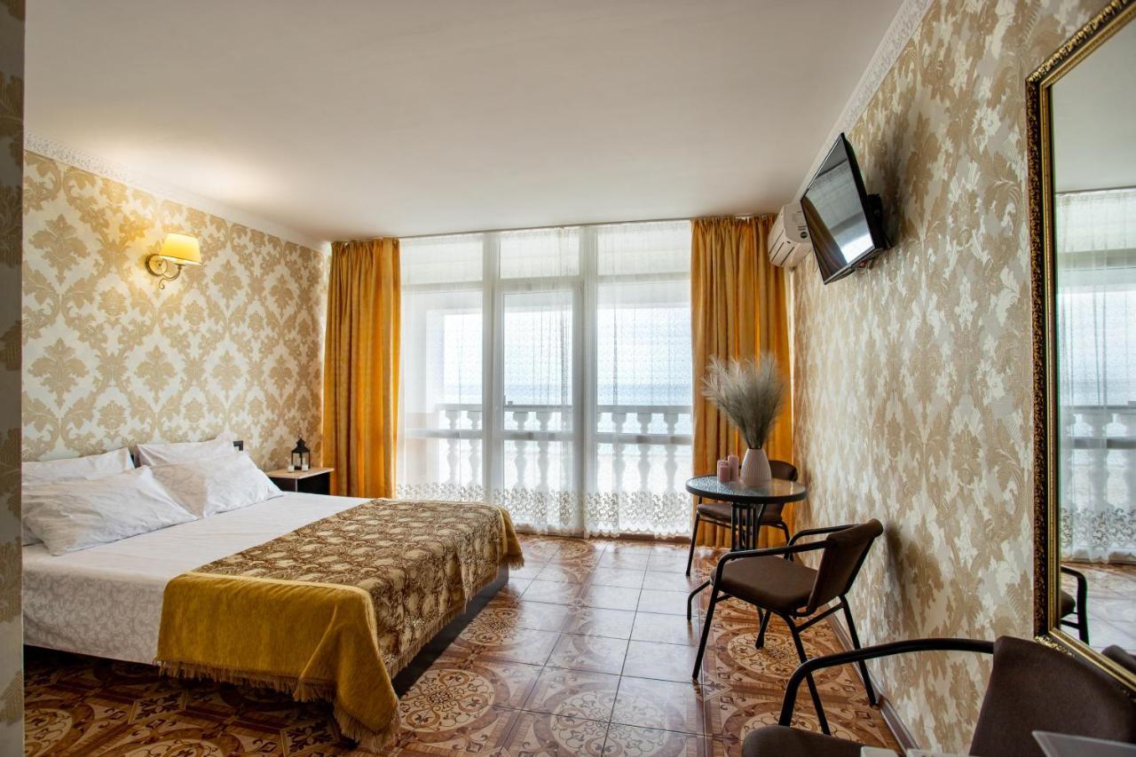 Olimp Hotel Zaliznij Port Kültér fotó