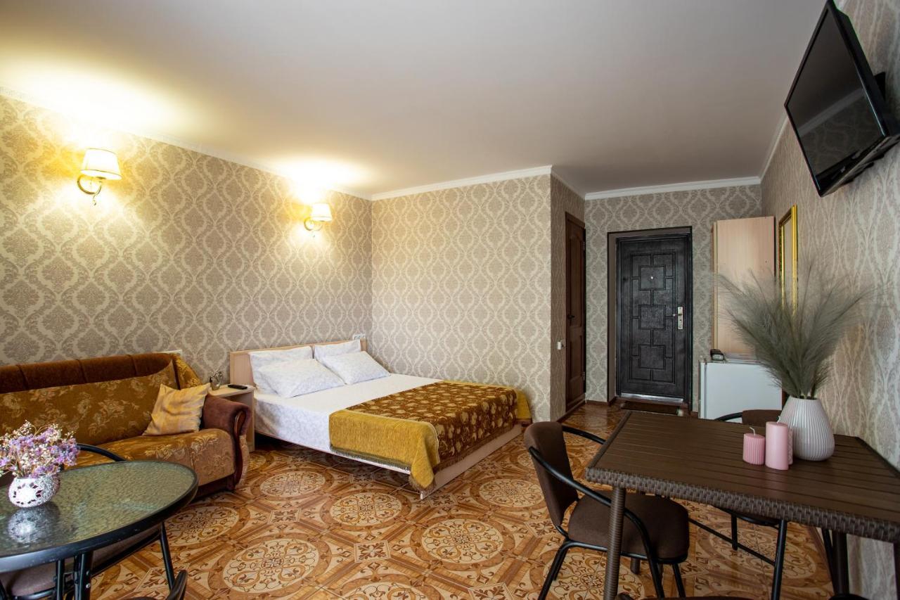 Olimp Hotel Zaliznij Port Kültér fotó