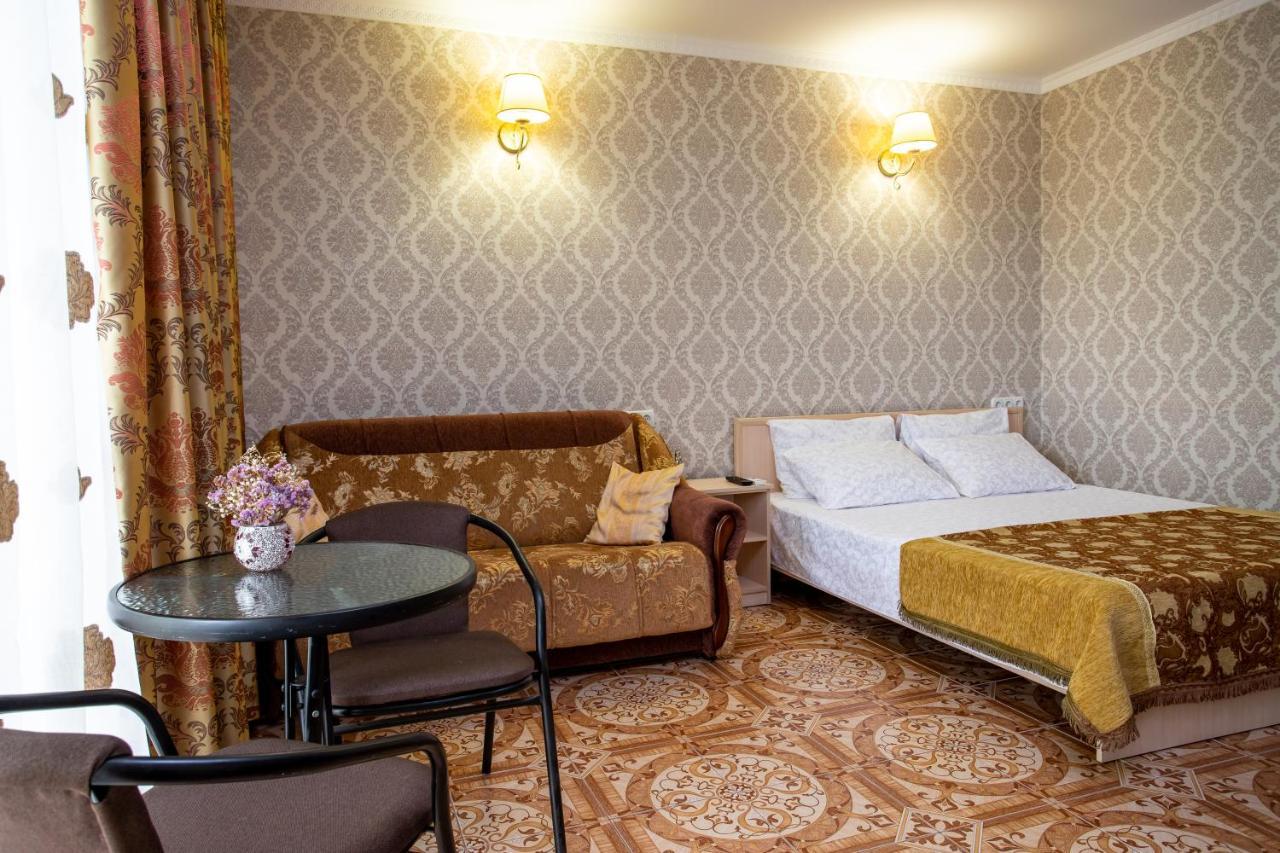 Olimp Hotel Zaliznij Port Kültér fotó