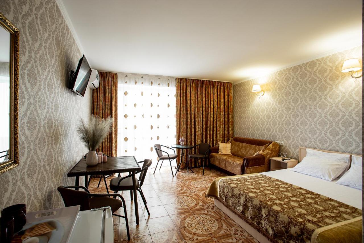 Olimp Hotel Zaliznij Port Kültér fotó