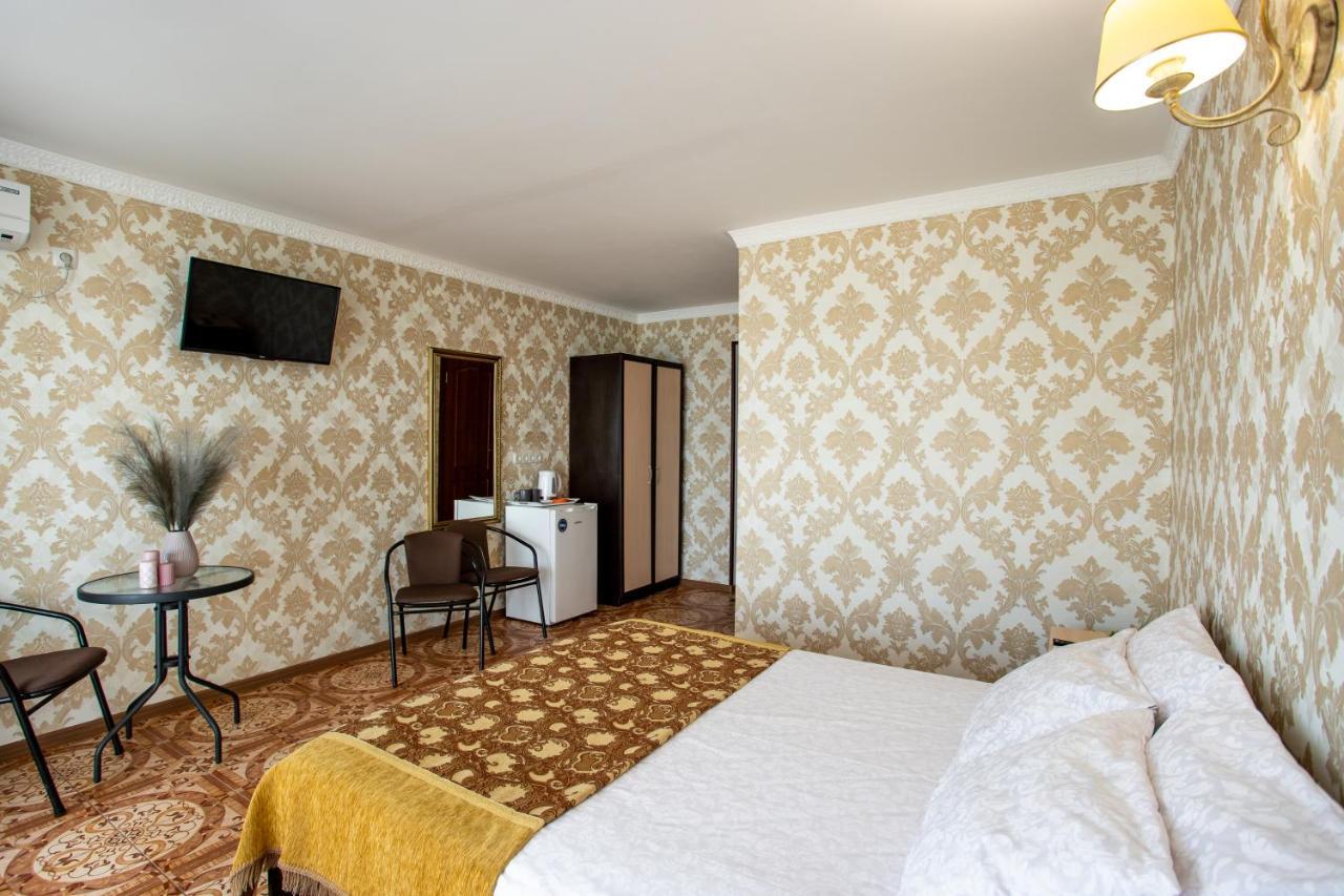 Olimp Hotel Zaliznij Port Kültér fotó