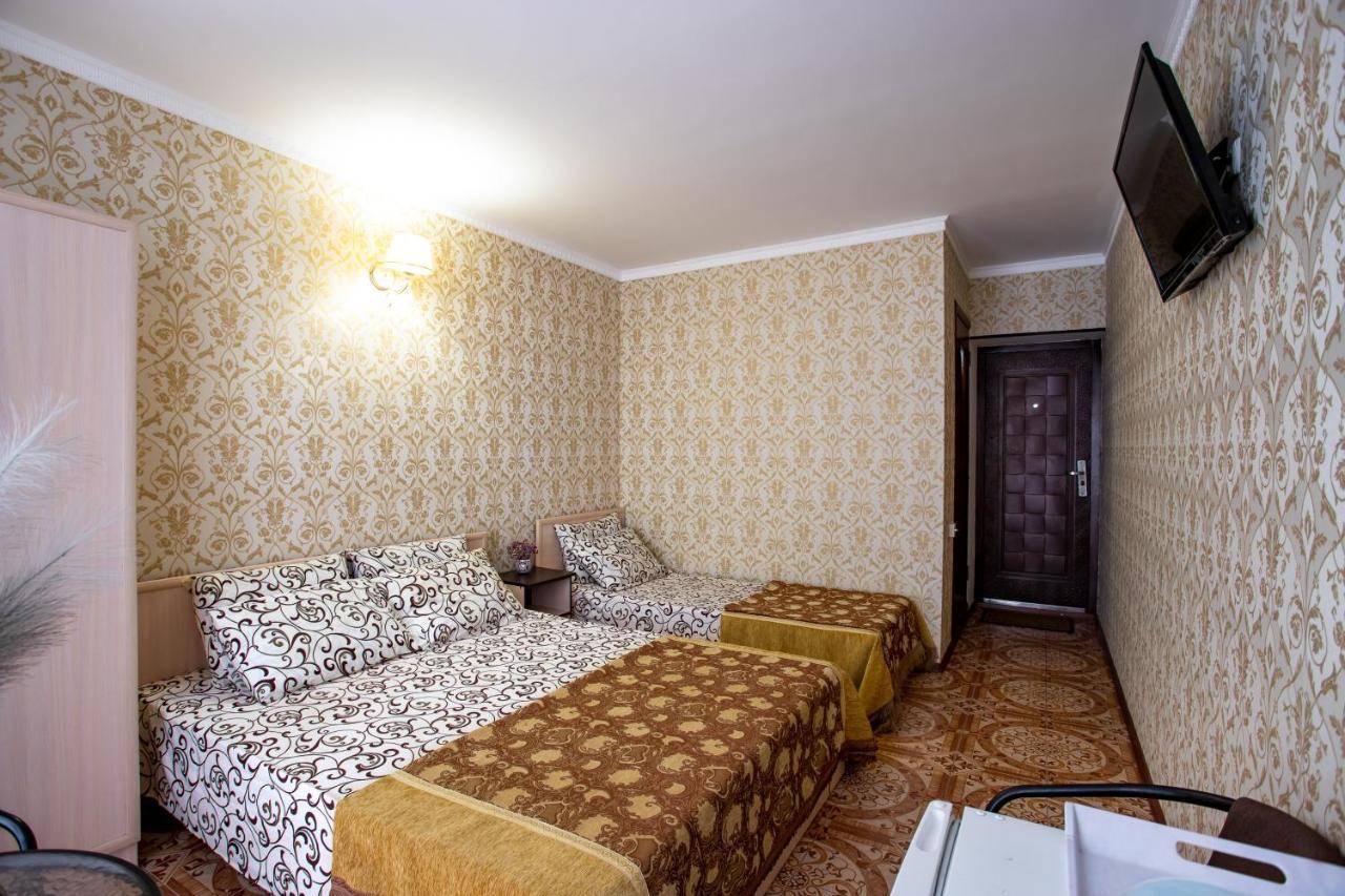 Olimp Hotel Zaliznij Port Kültér fotó