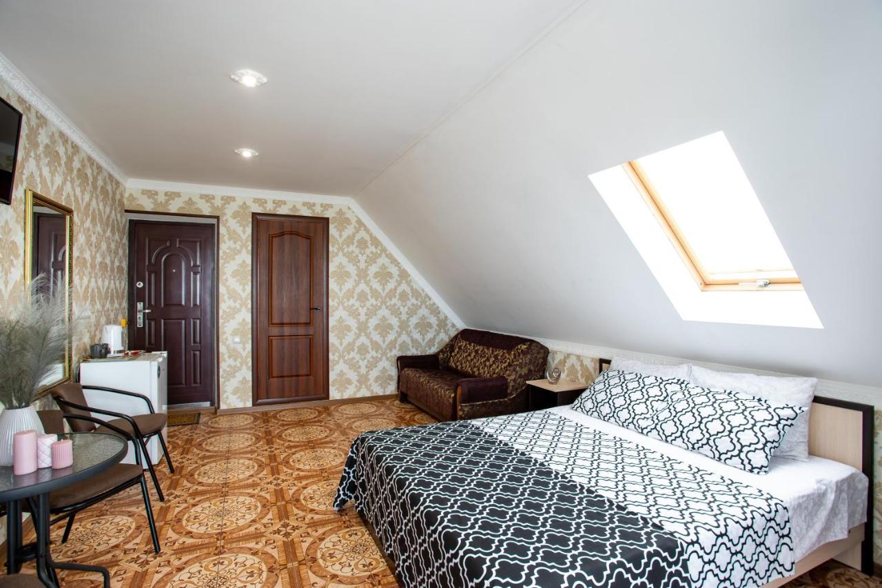 Olimp Hotel Zaliznij Port Kültér fotó