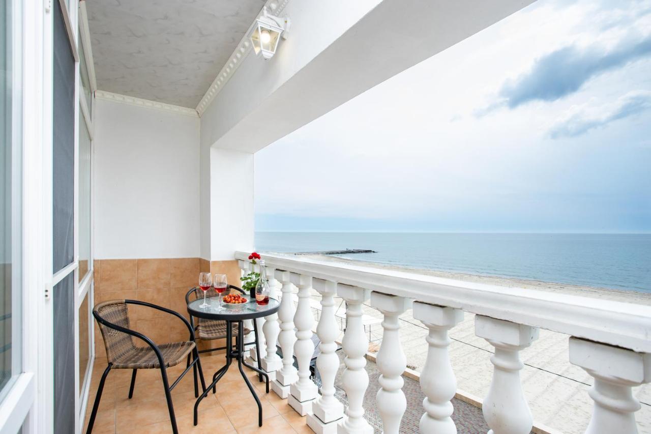 Olimp Hotel Zaliznij Port Kültér fotó