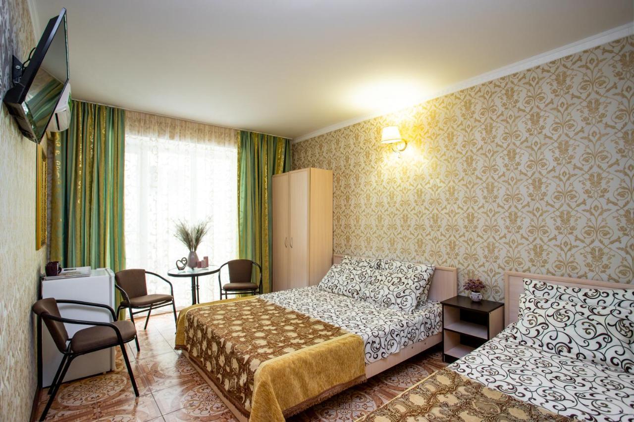 Olimp Hotel Zaliznij Port Kültér fotó