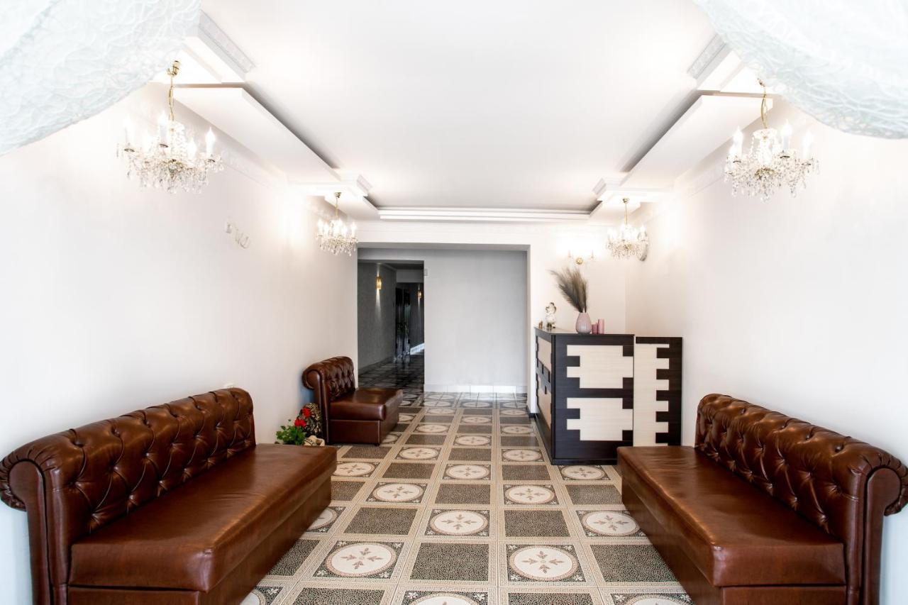Olimp Hotel Zaliznij Port Kültér fotó