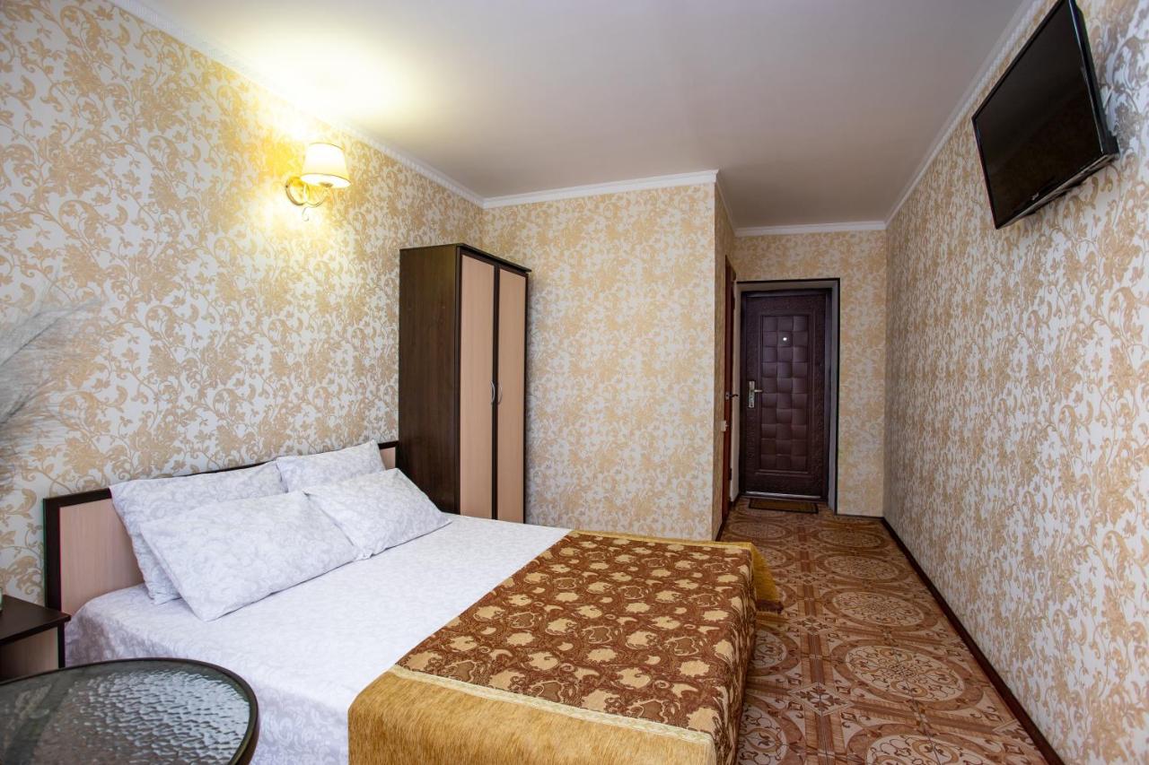 Olimp Hotel Zaliznij Port Kültér fotó