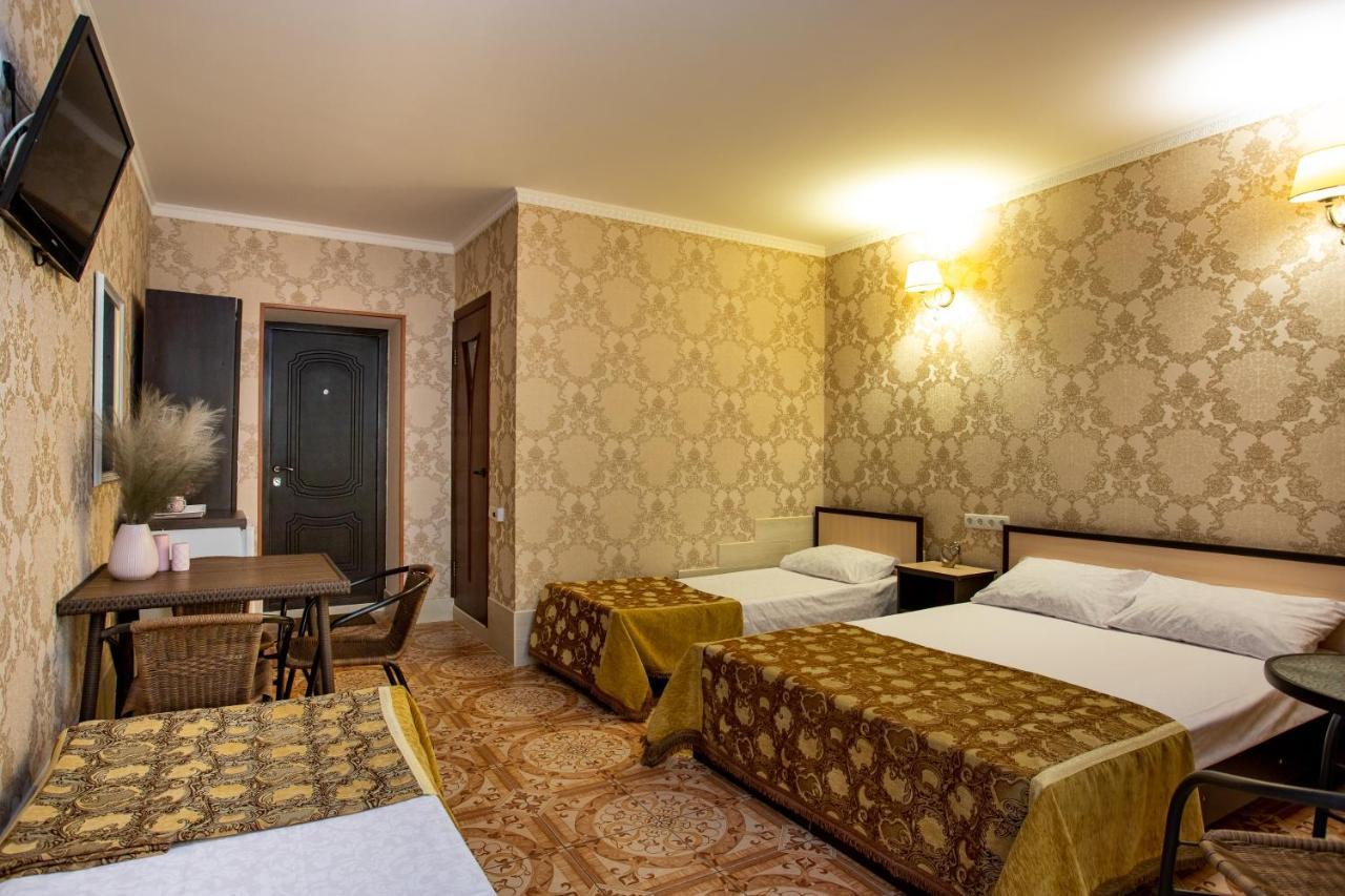 Olimp Hotel Zaliznij Port Kültér fotó