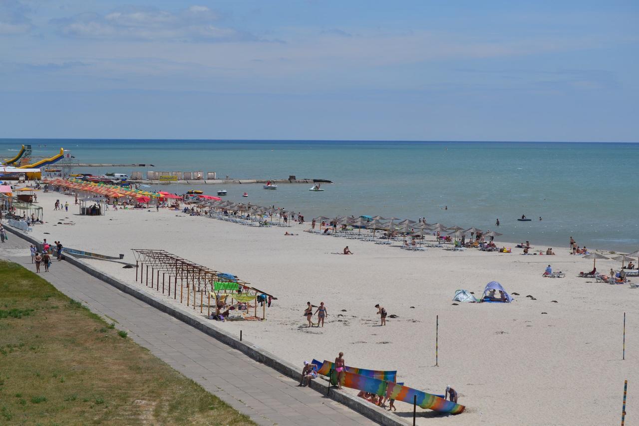Olimp Hotel Zaliznij Port Kültér fotó