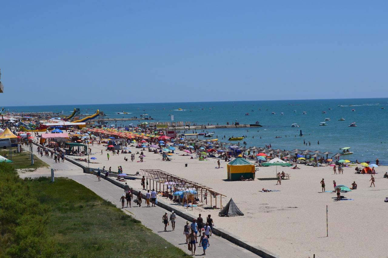 Olimp Hotel Zaliznij Port Kültér fotó