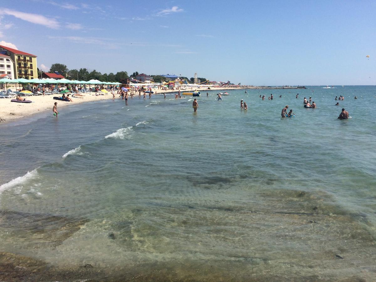 Olimp Hotel Zaliznij Port Kültér fotó