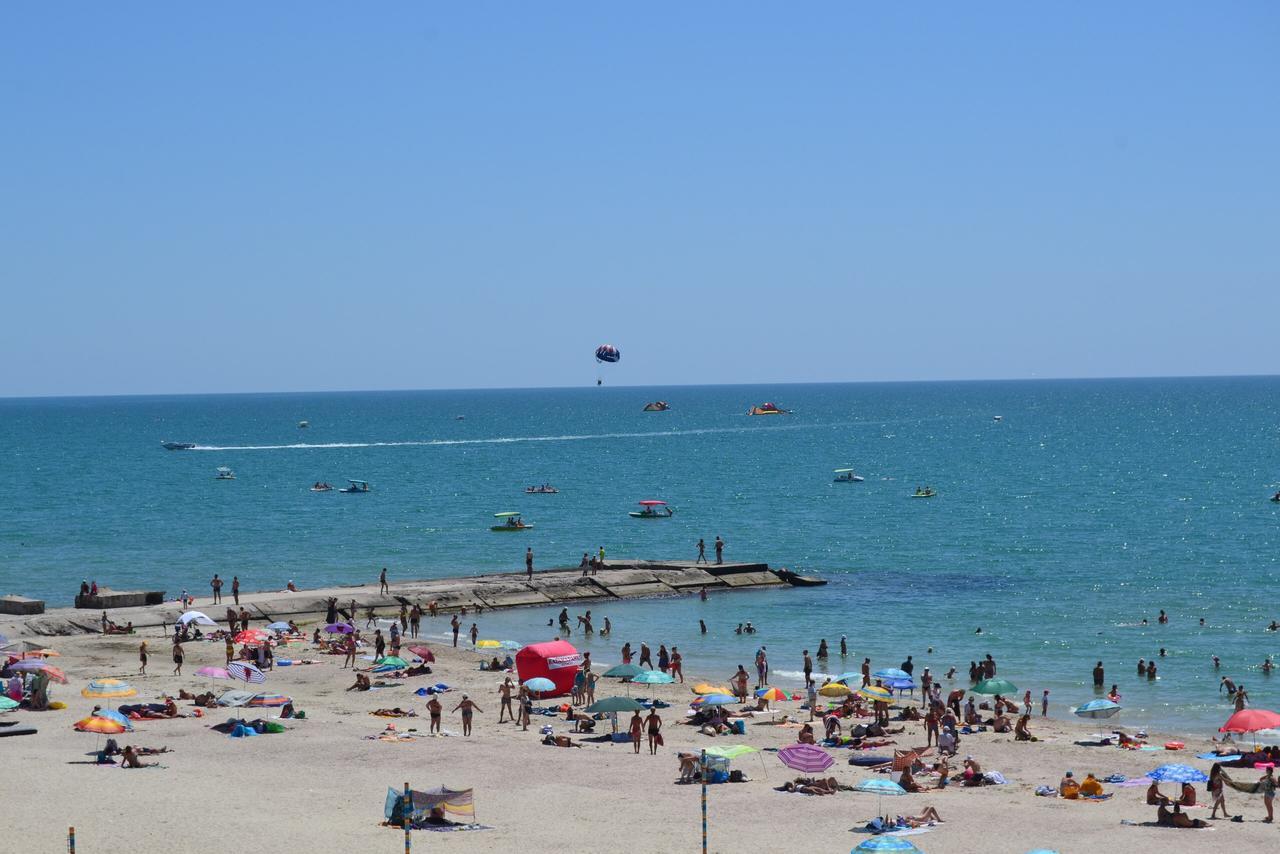 Olimp Hotel Zaliznij Port Kültér fotó