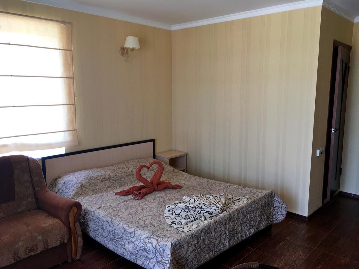 Olimp Hotel Zaliznij Port Kültér fotó
