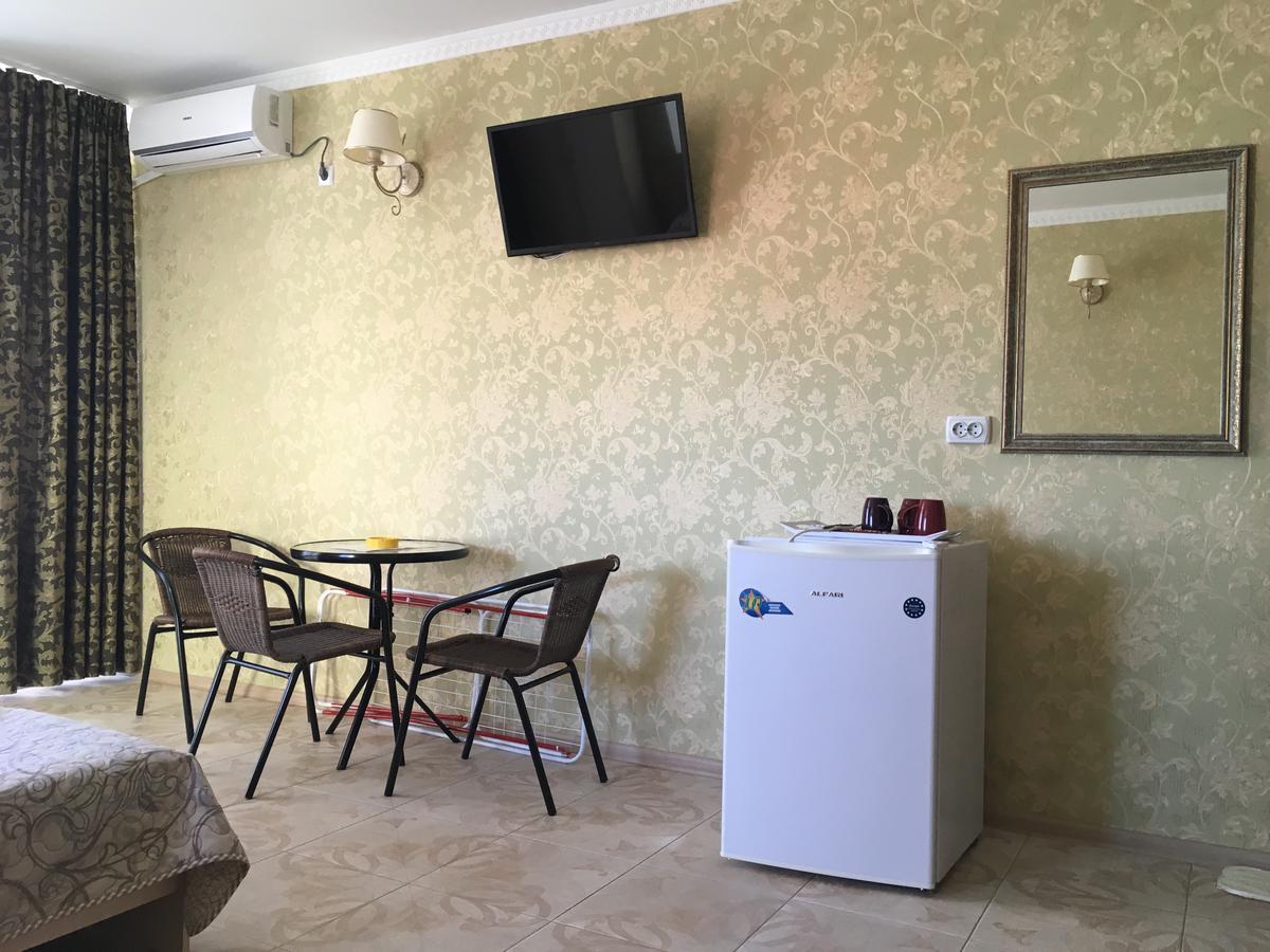 Olimp Hotel Zaliznij Port Kültér fotó