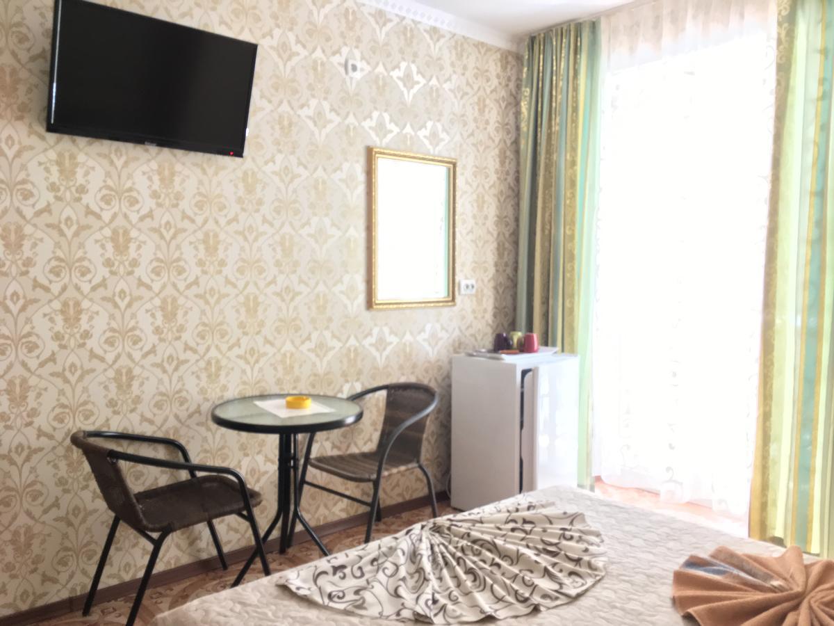 Olimp Hotel Zaliznij Port Kültér fotó